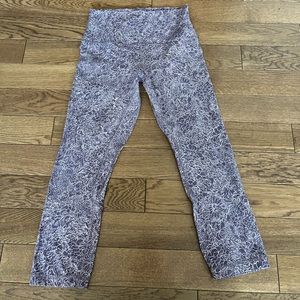 Lululemon cropped legging, perfect condition, no tags